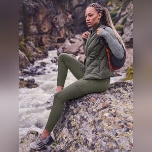 Athleta Headlands Hybrid Tight olive green